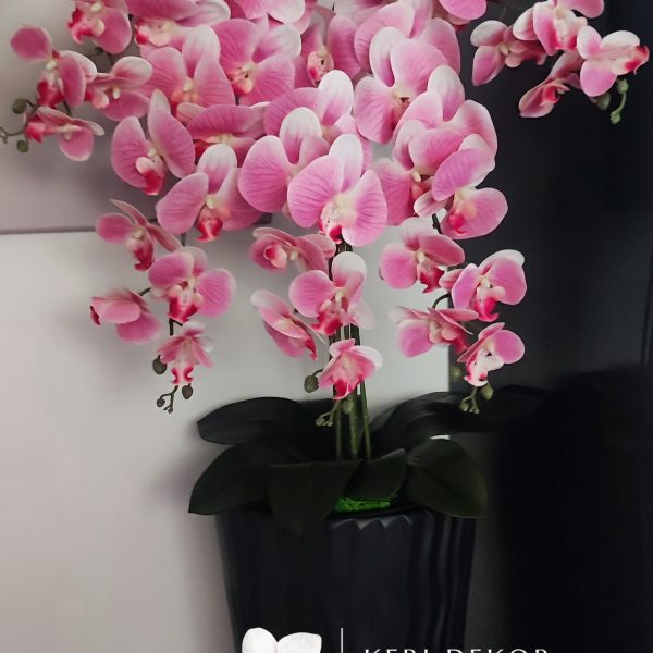 Antracit hullámos kaspó 5 ágú halványrózsaszín orchideával  kb 110cm