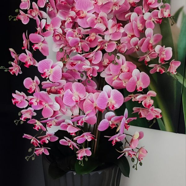 Óriás halványrózsaszín padlóvázás real touch orchidea ( 14 ágú kb 150-160cm) (szürke kaspóval)