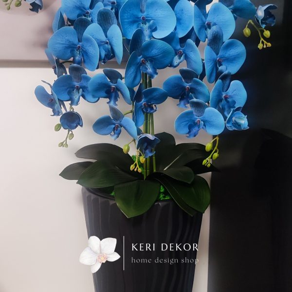 Antracit hullámos kaspó 5 ágú kék orchideával kb 110cm