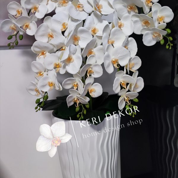 Fehér hullámos kaspó 5 ágú fehér sárga bibés soft touch orchideával kb 110cm