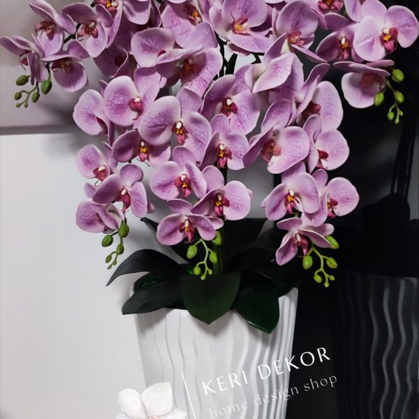 Fehér hullámos kaspó 5 ágú rózsaszín soft touch orchideával kb 110cm