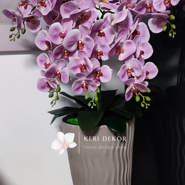 Barna hullámos kaspó 5 ágú rózsaszín soft touch orchideával   kb 110cm